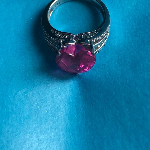 Pink Heart w/ white stone on the sides - Picture 3 of 3